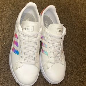 Cute casual white Adidas with chrome stripe sneakers ✨✨💕